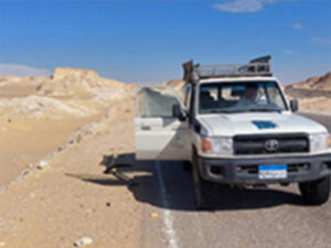 A short stop with the off-road vehicle on the way through the White Desert